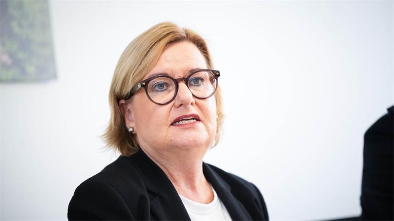  Bremens Innensenatorin Eva Högl (SPD) warnt vor zunehmendem Extremismus. (Archivbild)