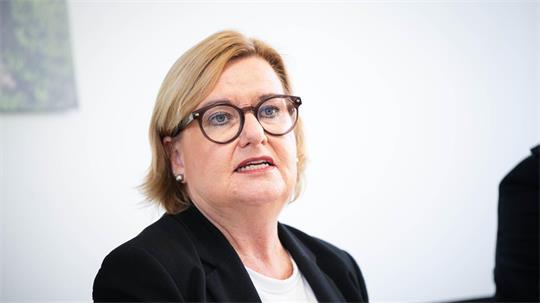  Bremens Innensenatorin Eva Högl (SPD) warnt vor zunehmendem Extremismus. (Archivbild)