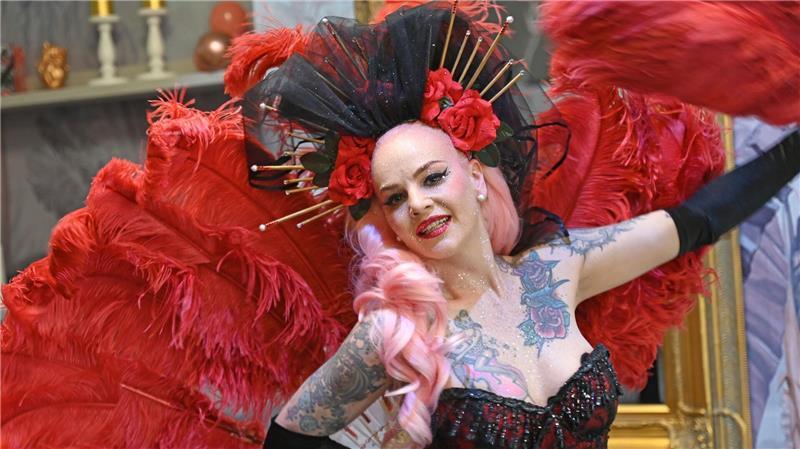 Fans können in Hamburg in die Welt des Burlesque eintauchen Burlesque-Künstlerin Belle la Donna hat das Festival initiiert.