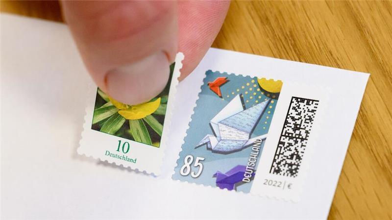  Das Porto eines Standardbriefs steigt zum Jahreswechsel von 85 auf 95 Cent. (Symbolbild)