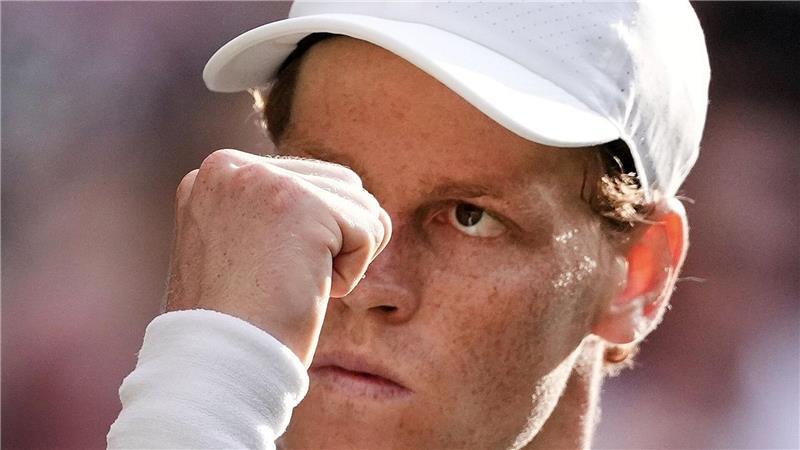 Bilder des Tages Der Italiener Jannik Sinner reagiert beim Wimbledon-FInale.