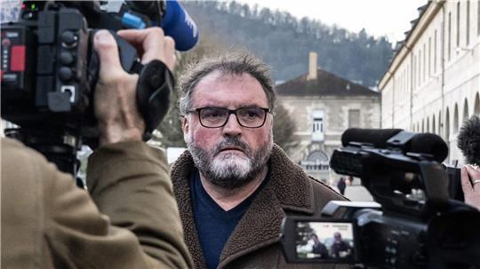  Der Mann selbst hat die Vorwürfe zurückgewiesen. 