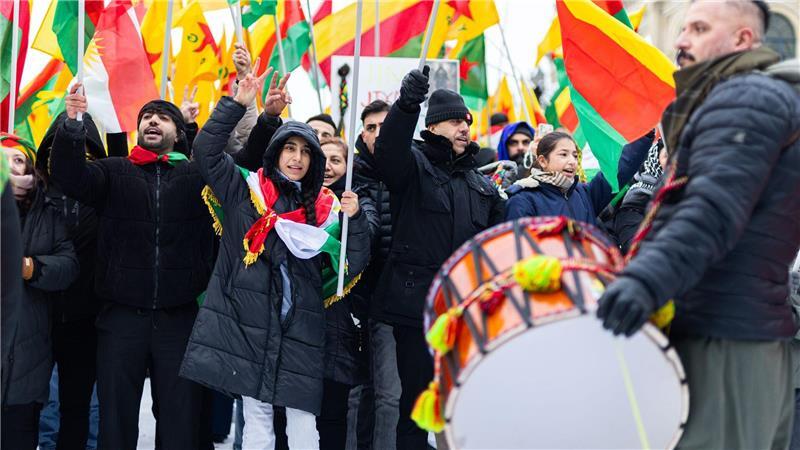  Der Protest richtet sich gegen Gewalt in Nordsyrien.