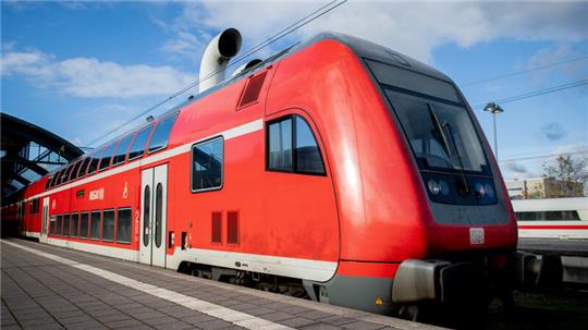  Der Zug war mit rund 300 Fahrgästen besetzt. (Symbolbild)