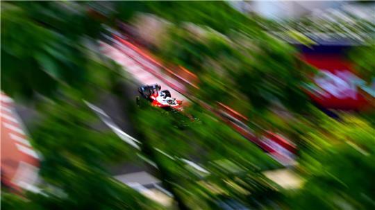  Der monegassische Ferrari-Pilot Charles Leclerc auf der Rennstrecke vor dem Großen Preis von Monaco.