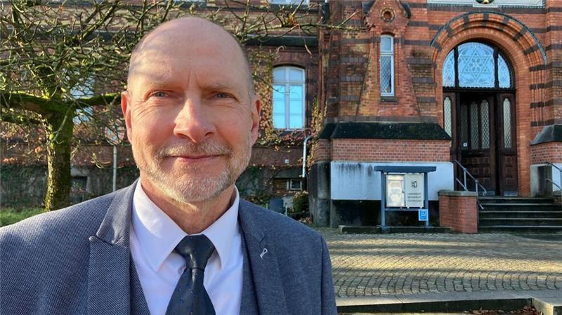 Radikalisierung im Jugendzimmer - Terrorverdächtiger in Haft Details zu dem 17-Jährigen werden wegen dessen sehr jungen Alters nicht bekanntgegeben.