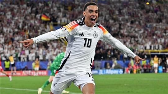  Deutschlands Jamal Musiala bejubelt sein Tor zum 2:0.