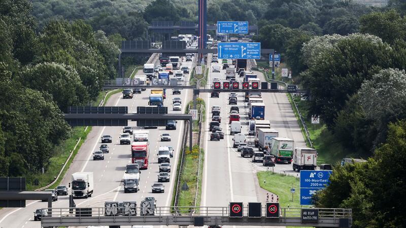  Die A1 in Hamburg wird am Wochenende sowohl in Richtung Lübeck/Berlin als auch Bremen/Hannover voll gesperrt. (Archivbild)