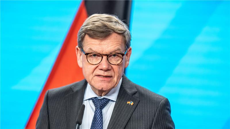  Die Bundesregierung will nach drei Sonderflügen aus dem Oman auch aus der saudischen Hauptstadt Riad in der Nahost-Region gestrandete Deutsche in die Heimat zurückbringen. Das kündigte Außenminister Johann Wadephul (CDU) an.