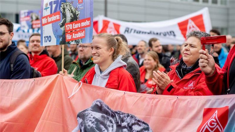 IG Metall Küste erhöht mit Warnstreiks Druck auf Arbeitgeber Die IG Metall Küste erhöht mit Warnstreiks den Druck auf die Arbeitgeber im aktuellen Tarifkonflikt.