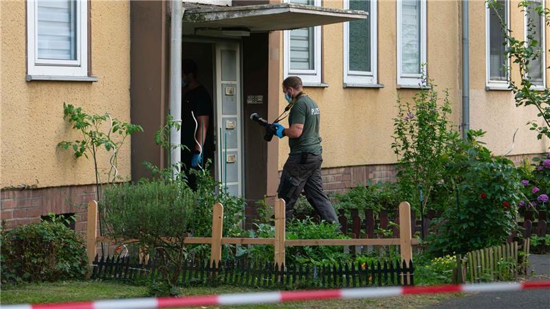  Die Polizei Dormagen fand am Freitagnachmittag in einer Wohnung eine 37-jährige Tote.