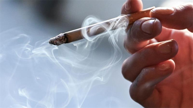  Die Tabaksteuern in Deutschland sollen deutlich steigen, wodurch sich die Preise für Zigaretten erheblich erhöhen würden. 