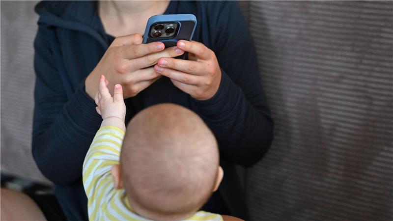 Warum Kinderfotos nicht ins Internet gehören Einige Influencer teilen nicht nur ihr eigenes Leben, sondern auch das ihrer Kinder mit ihren Followern. (Archivbild)