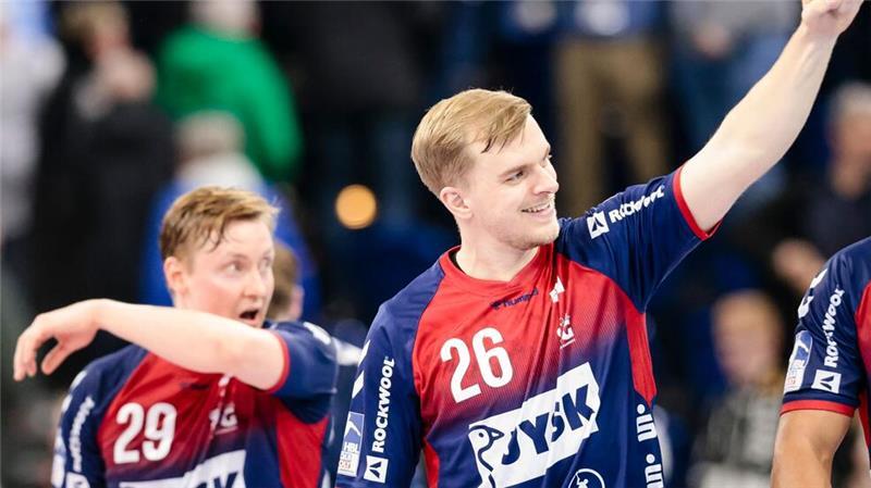 Pedersen wechselt aus Flensburg nach Hannover Flensburgs August Baskar Pedersen (hinten) wechselt nach Hannover.