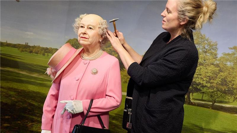  Frühjahrsputz  im Wachsfigurenkabinett