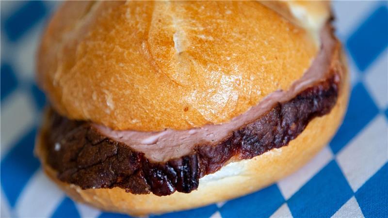 Kuh oder Pflanze? Sieben Milchmythen im Check Für die Herstellung dieses „Käses“ muss keine Kuh gemolken werden: Für „Leberkäse“ und „Liebfraumilch“ gelten Ausnamen von den strengen Namensregeln