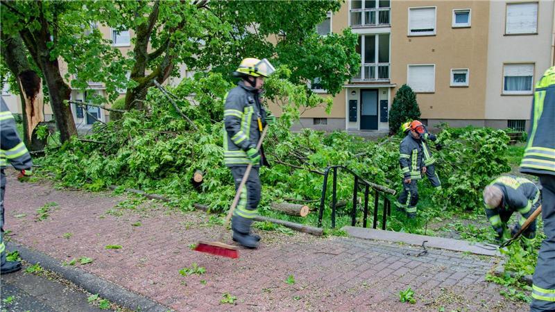 Verletzte bei Unwetter - Beruhigung zum Wochenstart In Lauterbach waren die Einsatzkräfte nach dem Unwetter gefordert.