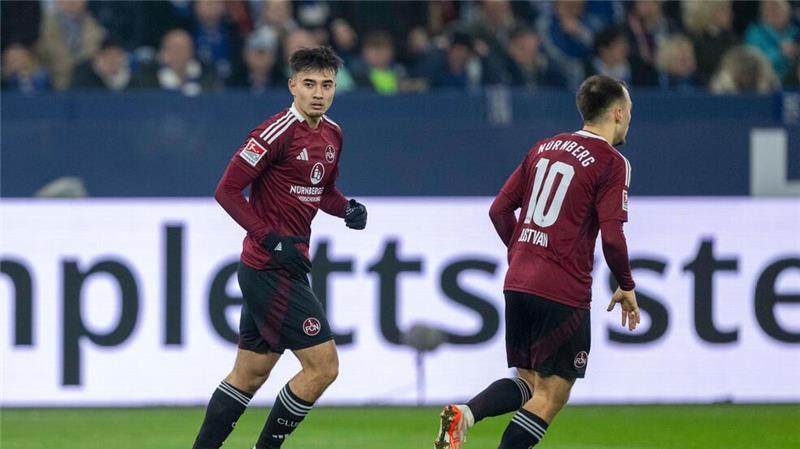 Gladbach verpflichtet Nürnberger Castrop zur neuen Saison Jens Castrop (l) spielt in der neuen Saison für Mönchengladbach.