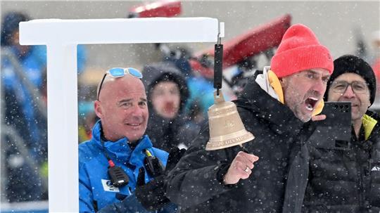  Jürgen Klopp (M) drückte dem deutschen Team die Daumen.