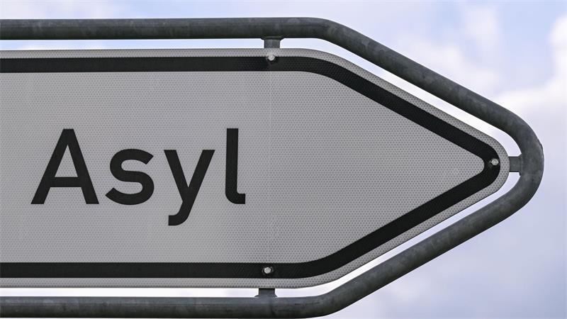  KI soll künftig in Deutschland die Bearbeitung von Asyl-, Visum- und aufenthaltsrechtlichen Anträgen beschleunigen. (Symbolbild)