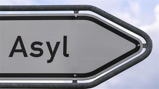  KI soll künftig in Deutschland die Bearbeitung von Asyl-, Visum- und aufenthaltsrechtlichen Anträgen beschleunigen. (Symbolbild)