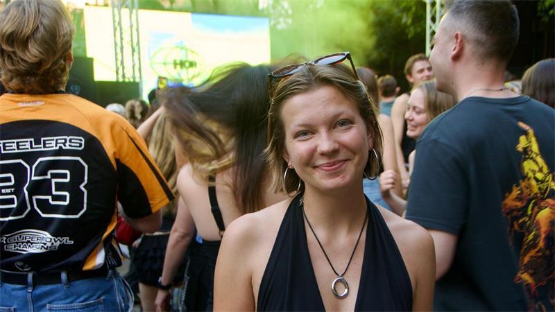 Ikkimel feiert Australien-Premiere: „Ikkimel ist überall“ Lara, 23, aus Aachen findet: „Ikkimel hat eine ultrakorrekte politische Haltung und traut sich was zu sagen.“