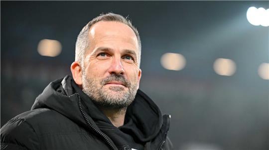  Manuel Baum will mit dem FC Augsburg den nächsten Dreier holen. (Archivbild)