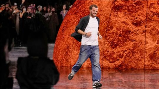  Matthieu Blazy bei der Präsentation der Chanel Frühjahr/Sommer 2026 Kollektion.
