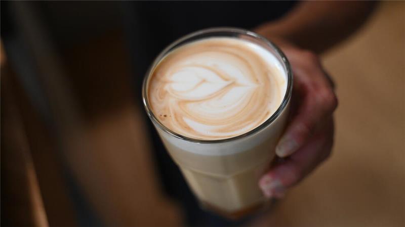  Neben der Verkostung und Zubereitung von Espresso und Cappuccino war die Handhabung ein Hauptprüfpunkt im Check der Stiftung Warentest.