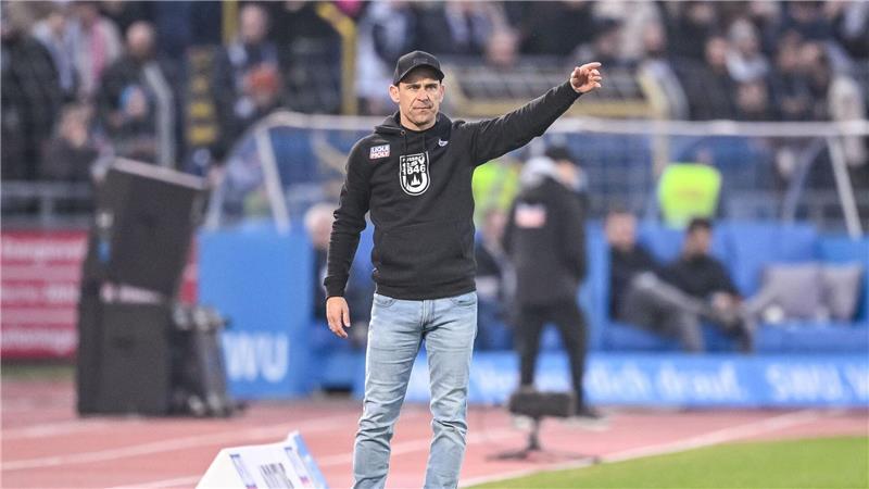 Artistisches Tor führt zum ersten Ulmer Sieg mit neuem Coach Robert Lechleiter kämpft mit Ulm gegen den Abstieg aus der 2. Bundesliga.
