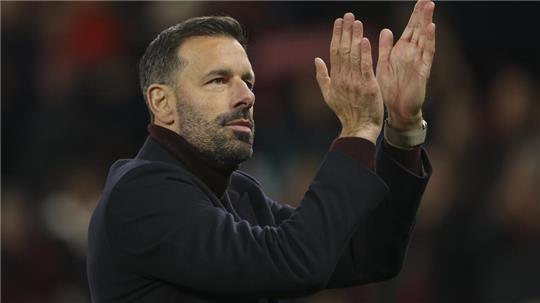  Ruud Van Nistelrooy wird als neuer Trainer in Hamburg und Leicester gehandelt.