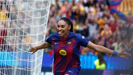  Salma Paralluelo jubelt früh für Barcelona gegen den FC Bayern.  