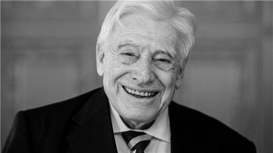  Schwarz-Schilling wendete sich nach dem Ministeramt neuen Themen zu. (Archivbild)