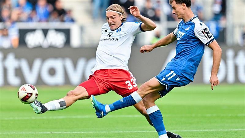 HSV kämpft sich zurück: 3:2 bei der TSG Hoffenheim Sebastiaan Bornauw (l.) klärt für den HSV.