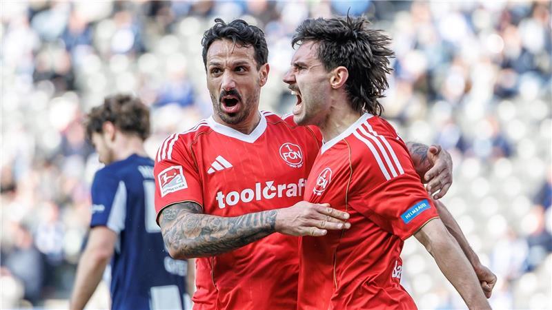  Tom Baack (r.) ließ die mitgereisten Nürnberger Fans jubeln.