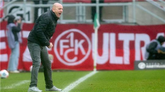  Torsten Lieberknecht verliert mit dem 1. FC Kaiserslautern und sieht Rot. (Archivbild)