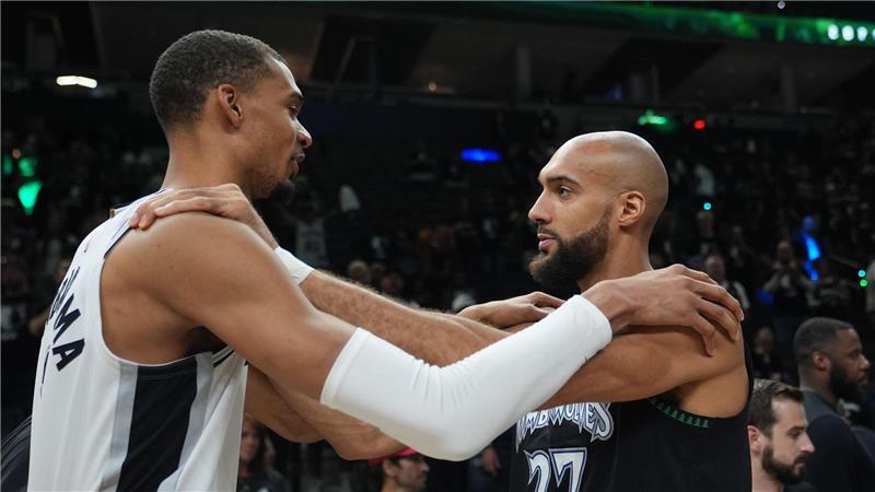 Schröder-Team vergibt erste Chance - Spurs im NBA-Halbfinale Victor Wembanyama (l) und die San Antonio Spurs stehen im NBA-Halbfinale.