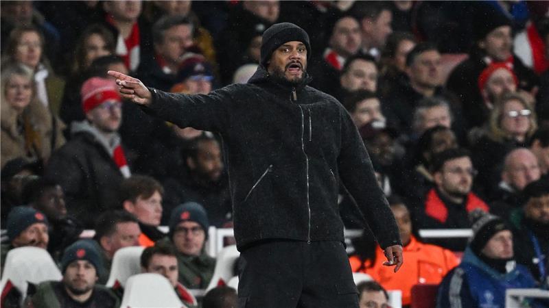 Gebrauchter Bayern-Abend: Neuer-Fehler und erste Niederlage Vincent Kompany sah eine erste Halbzeit ohne klar spielbestimmendes Team.