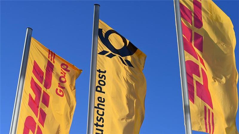 Deutsche Post streicht 8.000 Stellen Von dem Stellenabbau ist der Brief- und Paketbereich von DHL in Deutschland betroffen. (Archivbild)