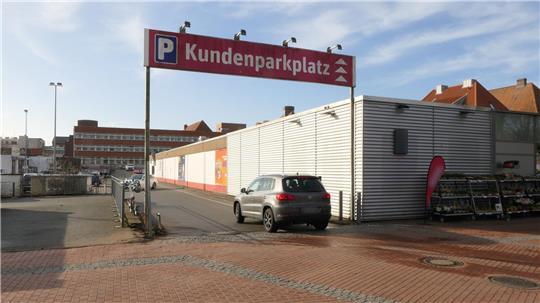  Vor einem Supermarkt war am Mittwochabend gegen 20.45 Uhr ein Streit derart eskaliert, dass ein Jugendlicher starb. 