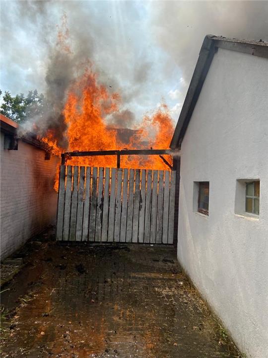 100 Feuerwehrleute haben in Rotenburg einen Brand mehrerer Gebäude gelöscht. Foto: Kreisfeuerwehr Rotenburg