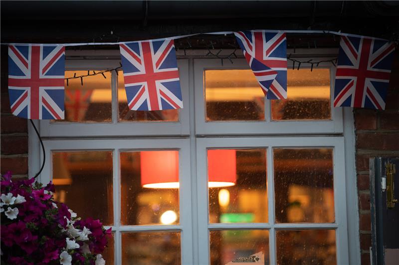 Randale in Wembley: Deutsche Fans stürmen Pub 100 Männer sollen in einem Biergarten in London Gäste angegriffen haben. Symbolfoto: dpa