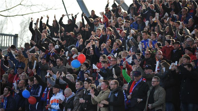 1000 Fans begleiteten D/A vor zehn Jahren ins Marschwegstadion nach Oldenburg und erlebten den Pokaltriumph gegen den vermeintlichen Übergegner hautnah mit.