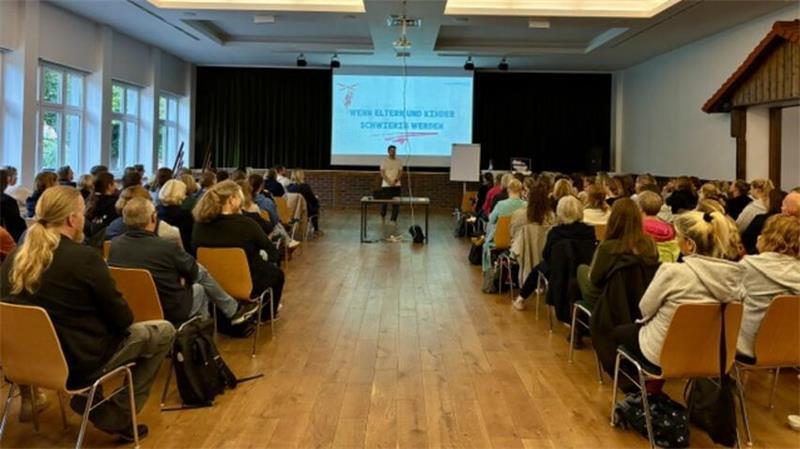 120 Mitarbeitende der Ahlerstedter Schule und Kitas nahmen an dem Fachtag teil.
