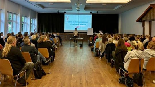 120 Mitarbeitende der Ahlerstedter Schule und Kitas nahmen an dem Fachtag teil.