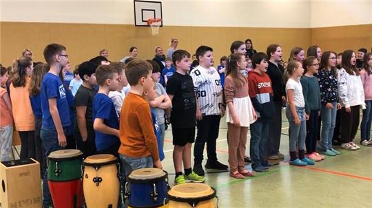 120 Schüler, musikalisch unterwegs. Zu dem Projekt an der Grundschule Haddorf gehörte auch gemeinsames Singen.