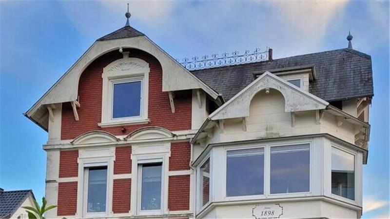 Außenansicht der Stadtvilla an der Dohrmannstraße in Cuxhaven. 