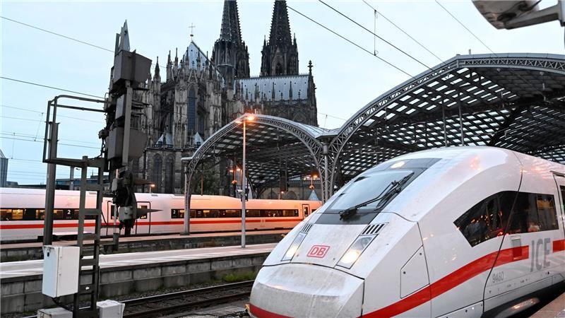 1.300 Züge pro Tag, Hunderttausende Reisende: Der Kölner Hauptbahnhof ist eine zentrale Drehscheibe für den Bahnverkehr. (Archivbild)