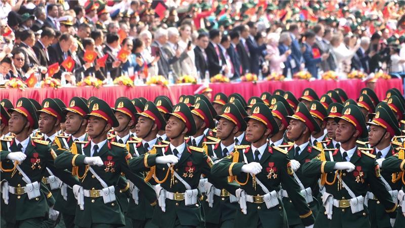 Vietnam feiert 50 Jahre Kriegsende - riesige Militärparade 13.000 Soldaten und Polizisten nahmen an der riesigen Parade teil.