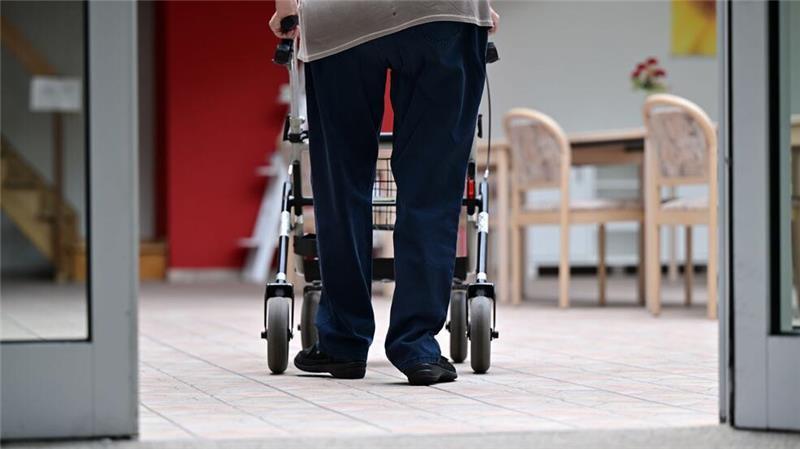 Mehr als 5 Millionen Pflegebedürftige in Deutschland 14 Prozent der Pflegebedürftigen werden vollstationär im Pflegeheim versorgt. (Symbolbild)